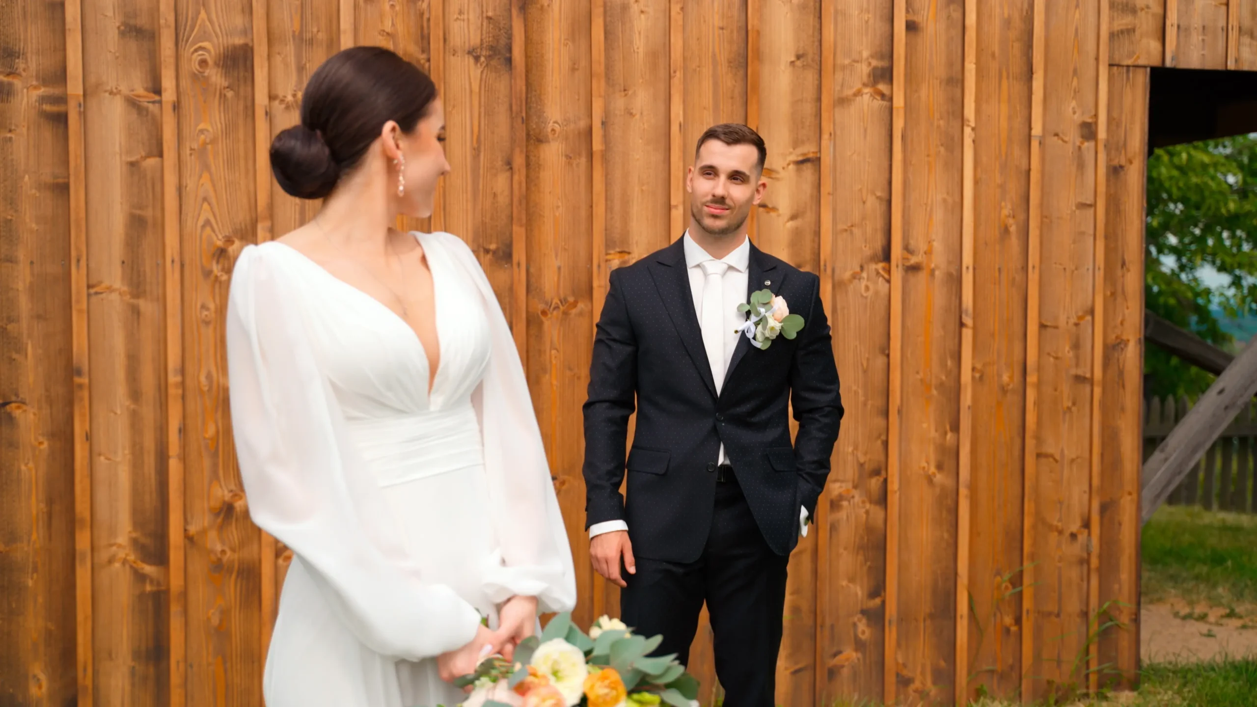 párové focení na svatbě